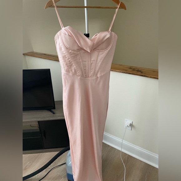 Size small house of cb dress only worn once - Picture 4 of 4